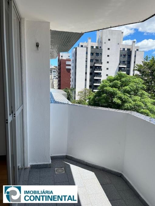 Apartamento à venda com 2 quartos, 64m² - Foto 4